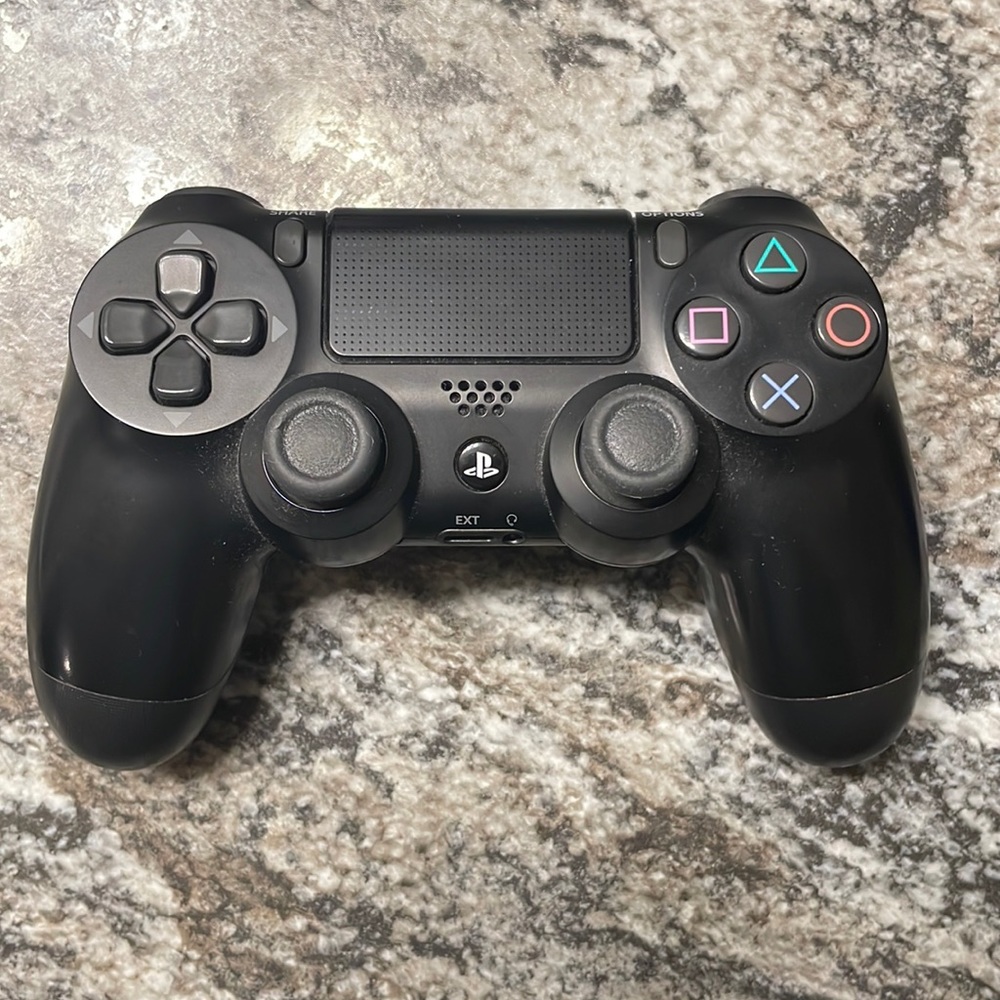 Sony ps4 controller used like new